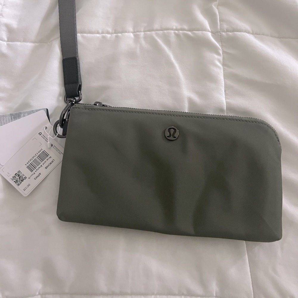 NWT Lululemon Now and Always Wristlet Army Green